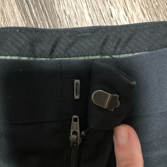 L.L. Bean Men's Natural Fit Chinos Khaki Trousers Size 40 - Picture 3 of 7